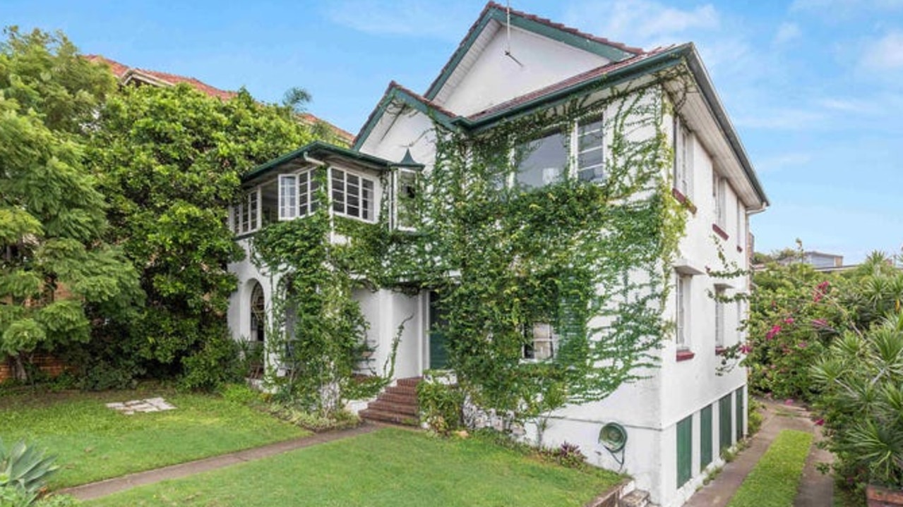 The exterior of 5/394 Kingsford Smith Drive, Hamilton, which appears to be a house but is rented as five separate units.