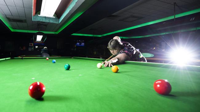 How many points is the green ball worth in a game of snooker?