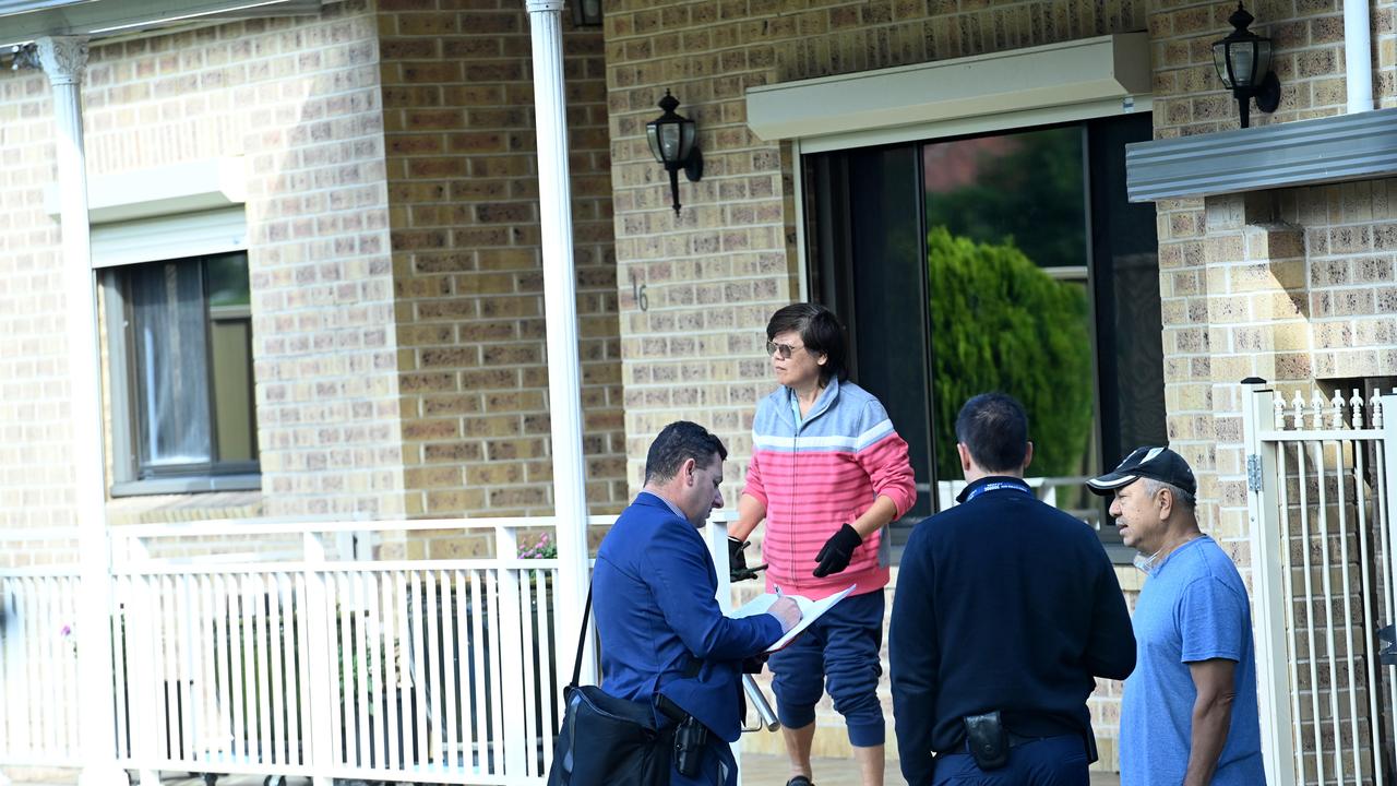 Police talk to neighbours in the hopes they may have more information. Picture: NCA NewsWire / Jeremy Piper