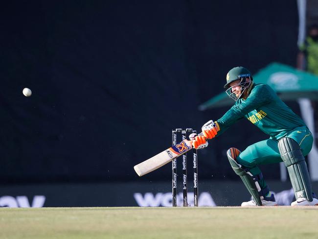 South Africa's Heinrich Klaasen went full ‘stick cricket’ on Australia. Picture: AFP