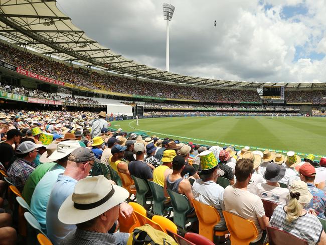 A general view on Day 1 of the First Test match between Australia and England at the Gabba in Brisbane, Thursday, November 23, 2017. (AAP Image/Jono Searle) NO ARCHIVING, EDITORIAL USE ONLY, IMAGES TO BE USED FOR NEWS REPORTING PURPOSES ONLY, NO COMMERCIAL USE WHATSOEVER, NO USE IN BOOKS WITHOUT PRIOR WRITTEN CONSENT FROM AAP