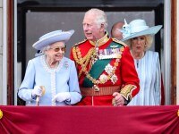 LONDON, ENGLAND - JUNE 02:  (L-R)  Prince Charles, Prince of Wales, Queen Elizabeth II and Camilla, Duchess of Cornwall on the balcony of Buckingham Palace during the Trooping the Colour parade on June 02, 2022 in London, England. The Platinum Jubilee of Elizabeth II is being celebrated from June 2 to June 5, 2022, in the UK and Commonwealth to mark the 70th anniversary of the accession of Queen Elizabeth II on 6 February 1952.  (Photo by Chris Jackson/Getty Images)
