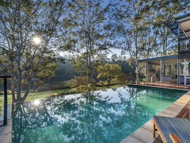 The stunning infinity pool at 25 Mandalay Street, Fig Tree Pocket