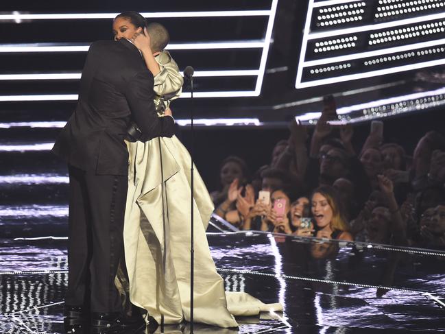 Drake presents Rihanna with the “The Video Vanguard Award” during the 2016 MTV Video Music Awards at Madison Square Garden on August 28, 2016 in New York City. Picture: Getty
