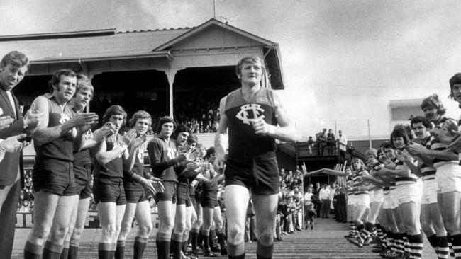 Kevin Murray runs out for his 300th match against Geelong on July 25, 1972. Picture: HWT