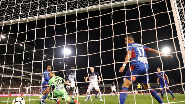 NEWCASTLE, AUSTRALIA - MAY 05:  Kosta Barbarouses of the Victory scores a goal past goalkeeper Glen Moss of the Jets during the 2018 A-League Grand Final match between the Newcastle Jets and the Melbourne Victory at McDonald Jones Stadium on May 5, 2018 in Newcastle, Australia.  (Photo by Cameron Spencer/Getty Images)