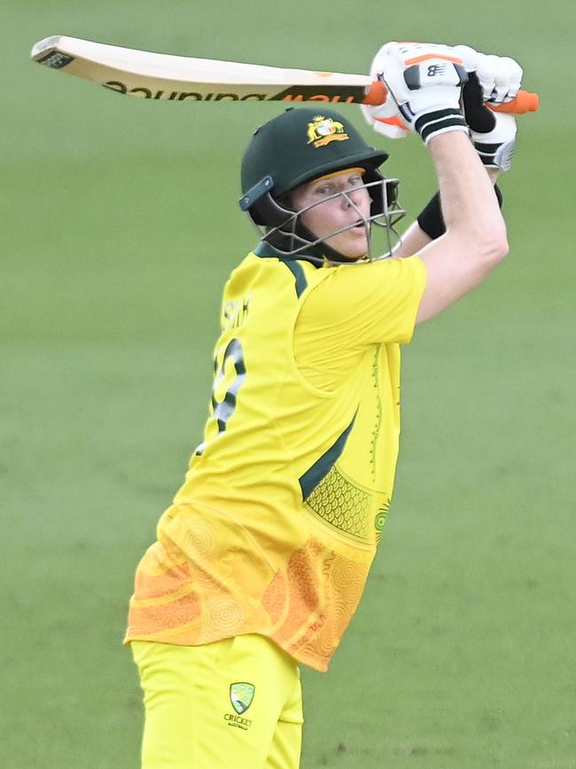 Mike Hussey says Steve Smith’s role is important to the Aussie T20 team.