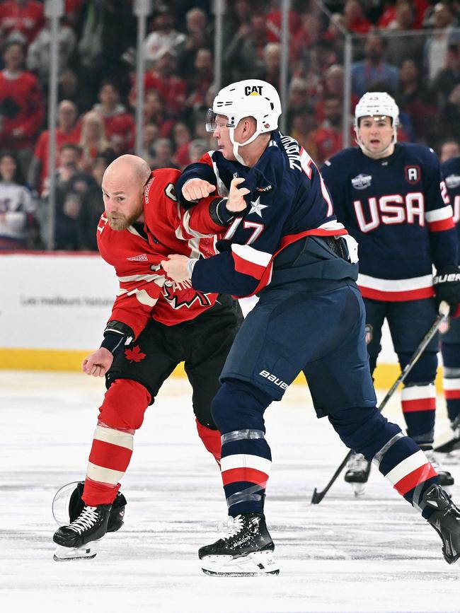 Brady Tkachuk and Sam Bennett faced off. Photo: Minas Panagiotakis/Getty Images/AFP