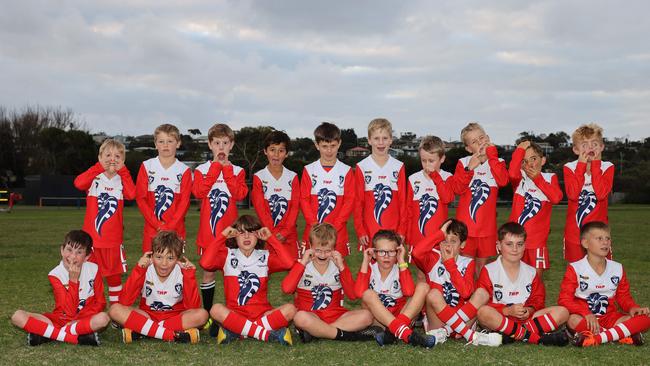 Ocean Grove Dalton under-9 football team pull their funniest faces. Picture: Alison Wynd