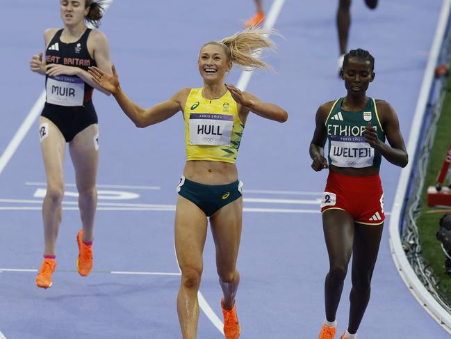 Jess Hull takes the silver medal finishing second to Kenyan Faith Kipyegon at the Paris Games. Picture: Michael Klein