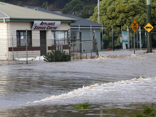 The flooded Emu River flooded at Wivenhoe. Picture: CHRIS KIDD