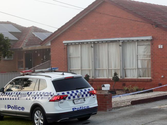 COOLAROO, AUSTRALIA - NewsWire Photos - JULY 7, 2024: Police keep a watch on an address in Coolaroo believed to be the residence of a woman who was found dead at an Epping waste disposal site.  Picture: NewsWire / David Crosling