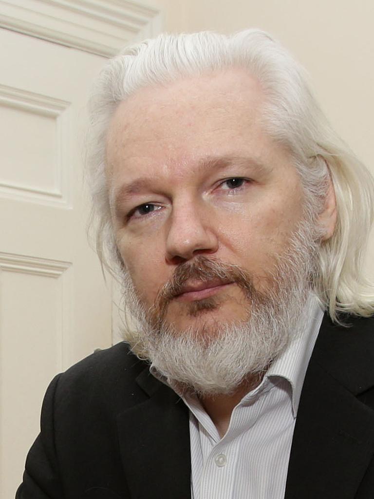 How Julian Assange looked like in 2015.