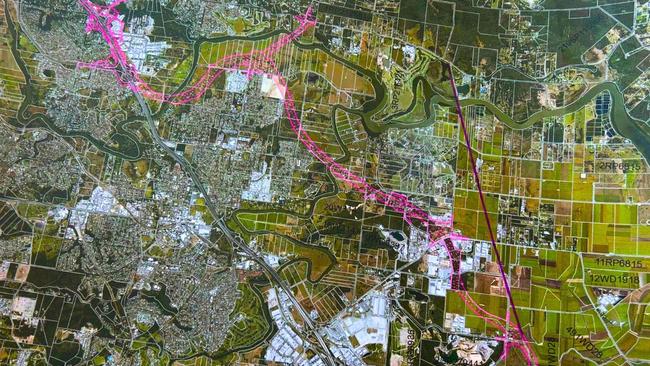 An estimated overlay of the state government proposed route in light pink and the alternate route proposed by the Eagleby community in dark purple in a straight line. Map: Contributed