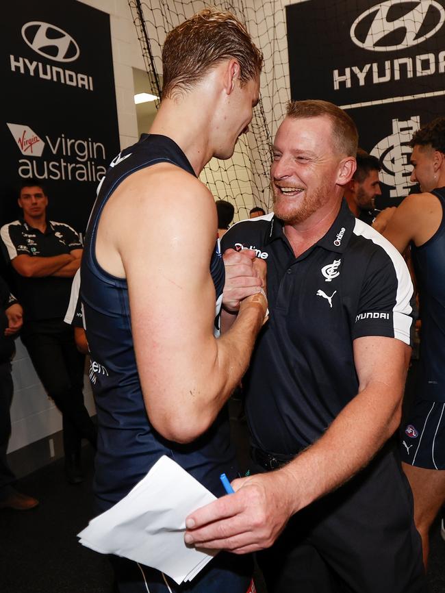 Tom De Koning and Michael Voss high five post-match.