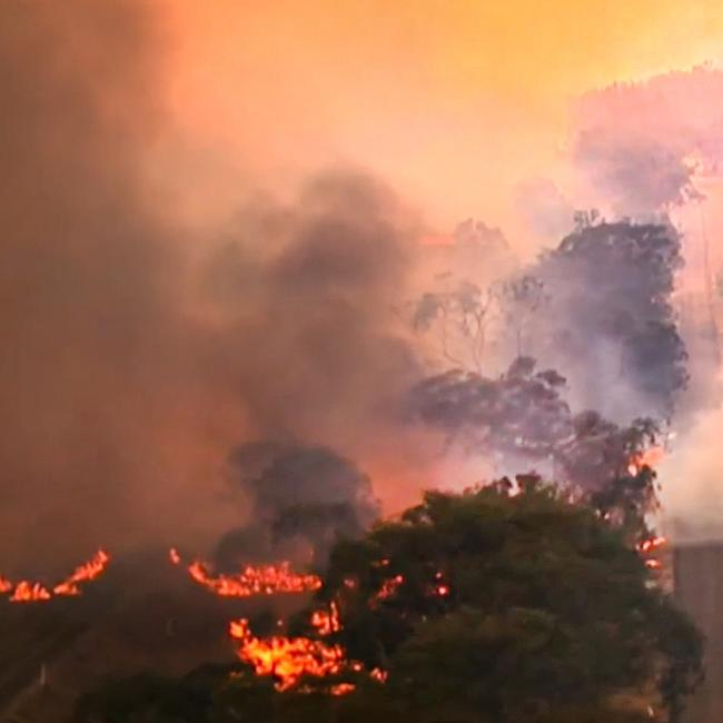 Videos showing the QFES response to major bushfires at Wallangarra.