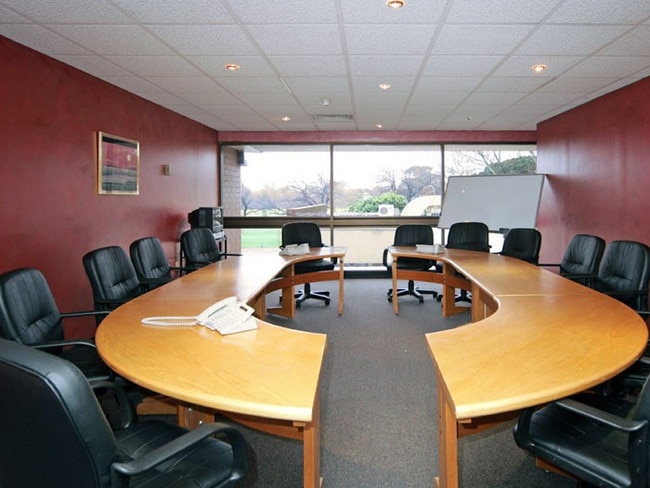 22/07/2005. Commercial property office at 197 Greenhill Road, Adelaide. Interior. Boardroom. Table.