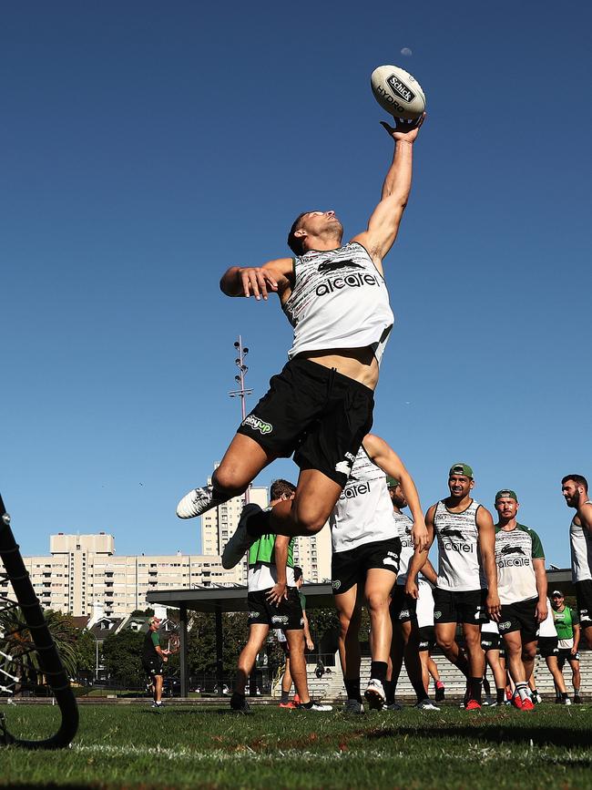 Wayne Bennett’s Rabbitohs are ready to go. Picture by Phil Hillyard.