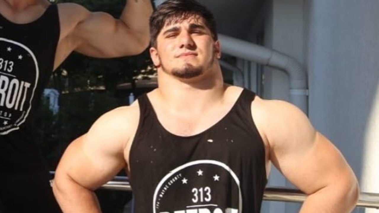 Russian KGB Hulk demolishes first MMA opponent, watch, body builder