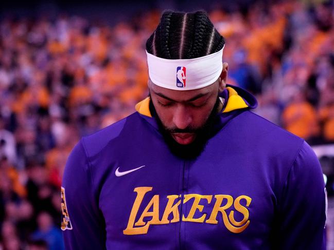 SAN FRANCISCO, CALIFORNIA - MAY 10: Anthony Davis #3 of the Los Angeles Lakers looks on during the national anthem prior to facing the Golden State Warriors in game five of the Western Conference Semifinal Playoffs at Chase Center on May 10, 2023 in San Francisco, California. NOTE TO USER: User expressly acknowledges and agrees that, by downloading and or using this photograph, User is consenting to the terms and conditions of the Getty Images License Agreement.   Thearon W. Henderson/Getty Images/AFP (Photo by Thearon W. Henderson / GETTY IMAGES NORTH AMERICA / Getty Images via AFP)