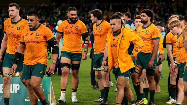 DUBLIN, IRELAND - NOVEMBER 30: Players of Australia look dejected as they leave the field after defeat to Ireland during the Autumn Nations Series 2024 match between Ireland and Australia at Aviva Stadium on November 30, 2024 in Dublin, Ireland. (Photo by David Rogers/Getty Images)