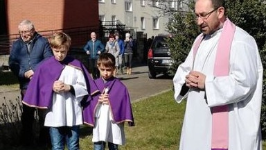 Catholic priests in Poland burn alleged sacrilegious books including ‘Harry Potter,’ condemn magic