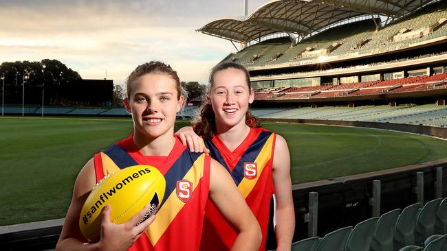 Chloe Scheer and Jessica Allan at Adelaide Oval.