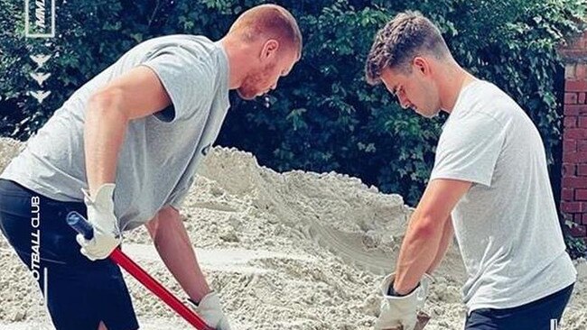 Will Snelling and Peter Wright helping out with the Maribyrnong floods. Picture: Instagram