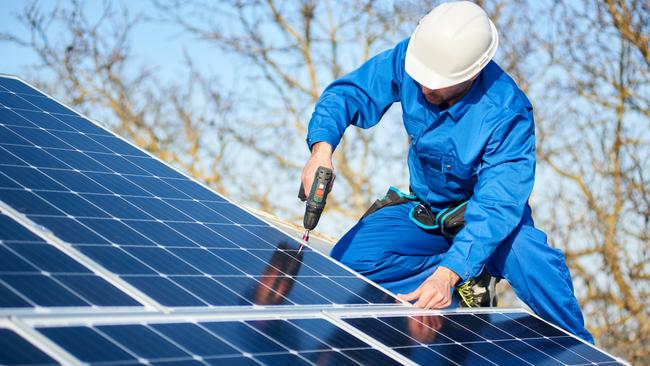 Territory households and businesses will be able to apply for $6000 grants to purchase and install solar power systems and batteries under a new government scheme.