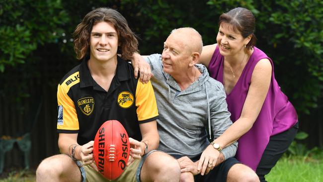 Sam Davis, pictured with parents Jim and Tracy Davis back in 2017. Picture: AAP Photographer/ Keryn Stevens