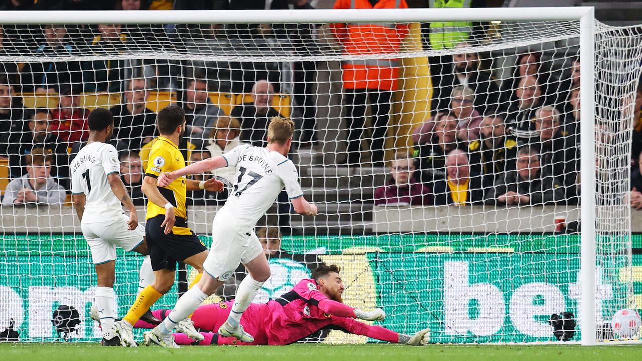 WOLVERHAMPTON, ENGLAND - MAY 11: Kevin De Bruyne of Manchester City scores their side's fourth goal past Jose Sa of Wolverhampton Wanderers during the Premier League match between Wolverhampton Wanderers and Manchester City at Molineux on May 11, 2022 in Wolverhampton, England. (Photo by Catherine Ivill/Getty Images)