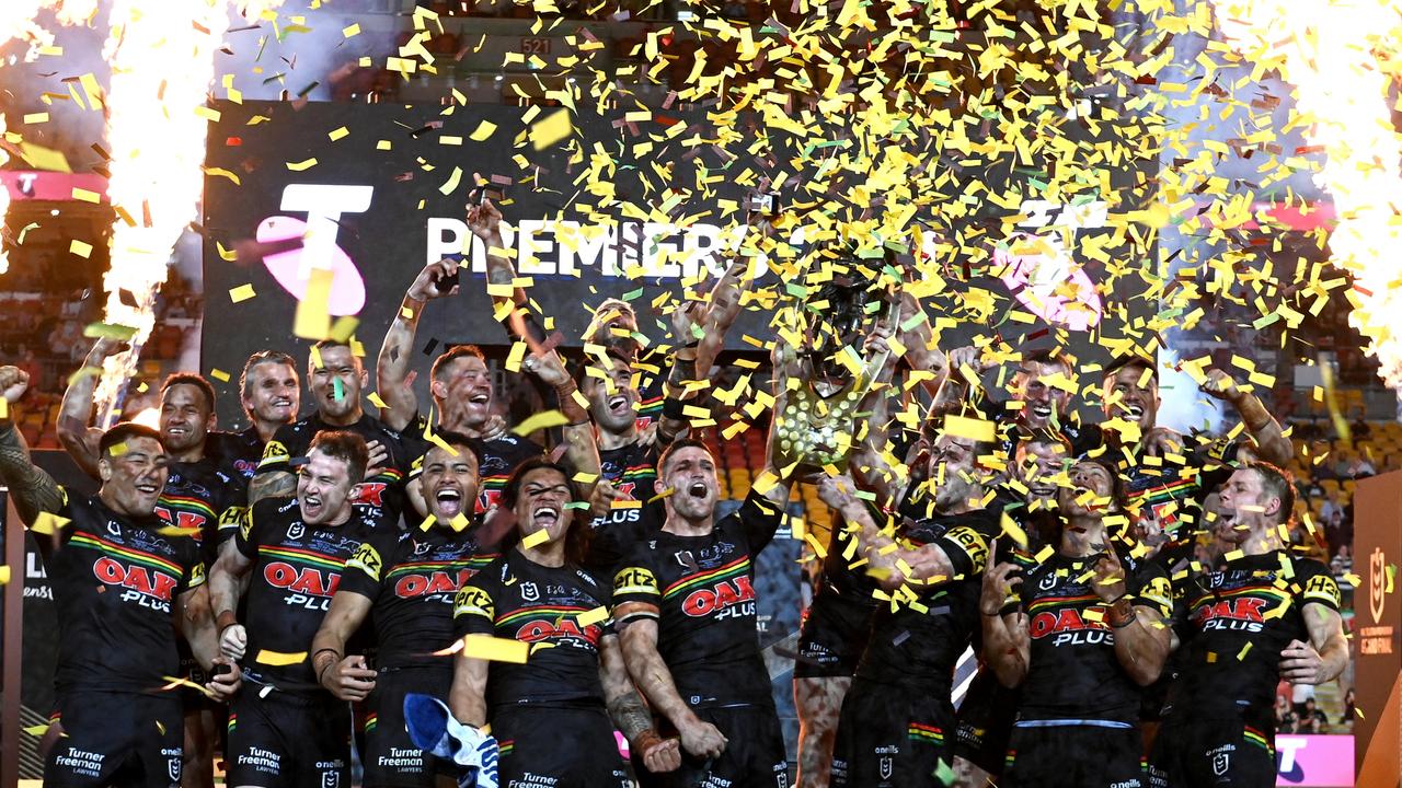 The Panthers celebrate with the Premiership Trophy. Photo by Bradley Kanaris/Getty Images)