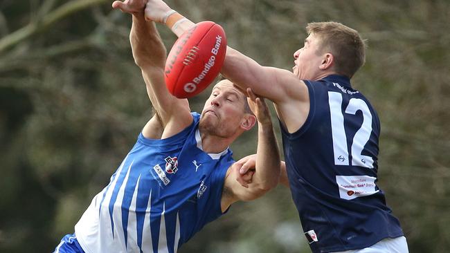 Trent Farmer of East Ringwood (left) contests with Fraser Smith of Croydon. Picture: Hamish Blair