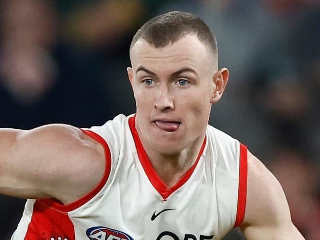 MELBOURNE, AUSTRALIA - MAY 23: Chad Warner of the Swans in action during the 2024 AFL Round 11 match between the Western Bulldogs and the Sydney Swans at Marvel Stadium on May 23, 2024 in Melbourne, Australia. (Photo by Michael Willson/AFL Photos via Getty Images)