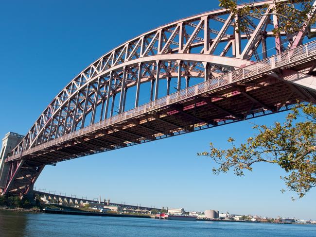 I went to Astoria Park and Ralph Demarco Park to photograph the Hell Gate Bridge. Ralph Demarco Park is a small park north of Astoria Park, but also on the water.