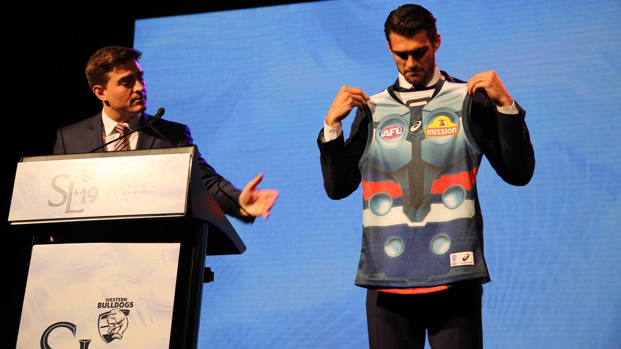 Easton Wood presents the Round 1 guernsey. Photo: Western Bulldogs Twitter.