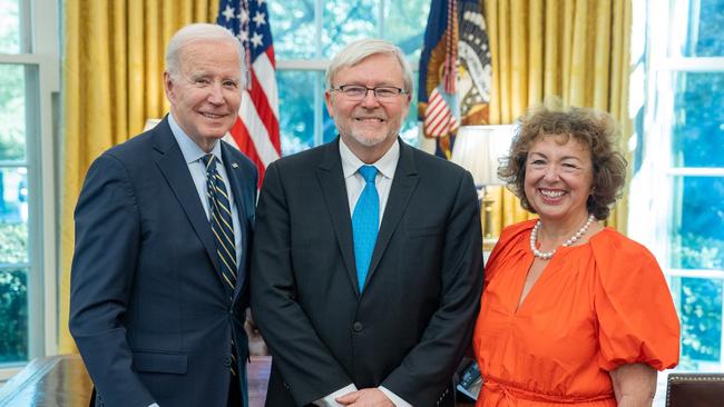 Ambassador of Australia to the United States, Hon Kevin Rudd and his wife Therese, with US President, Joe Biden. Source - Twitter