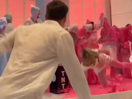 Her husband rushed back to her aid. Picture: genderrevealmiami/Instagram