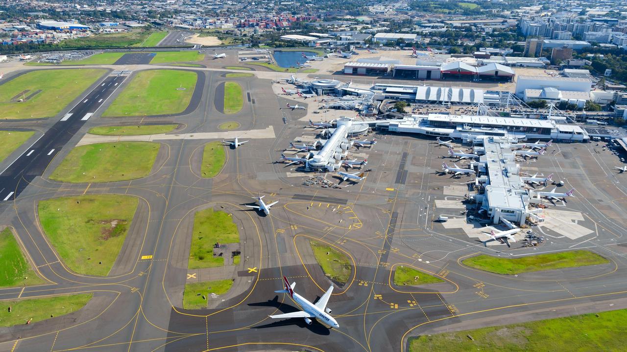 When crosswinds become too strong and gusty, Airservices swaps from the parallel runways to the cross Runway25 east-west cross runway where this wind is all essentially down the runway. Picture: Alamy