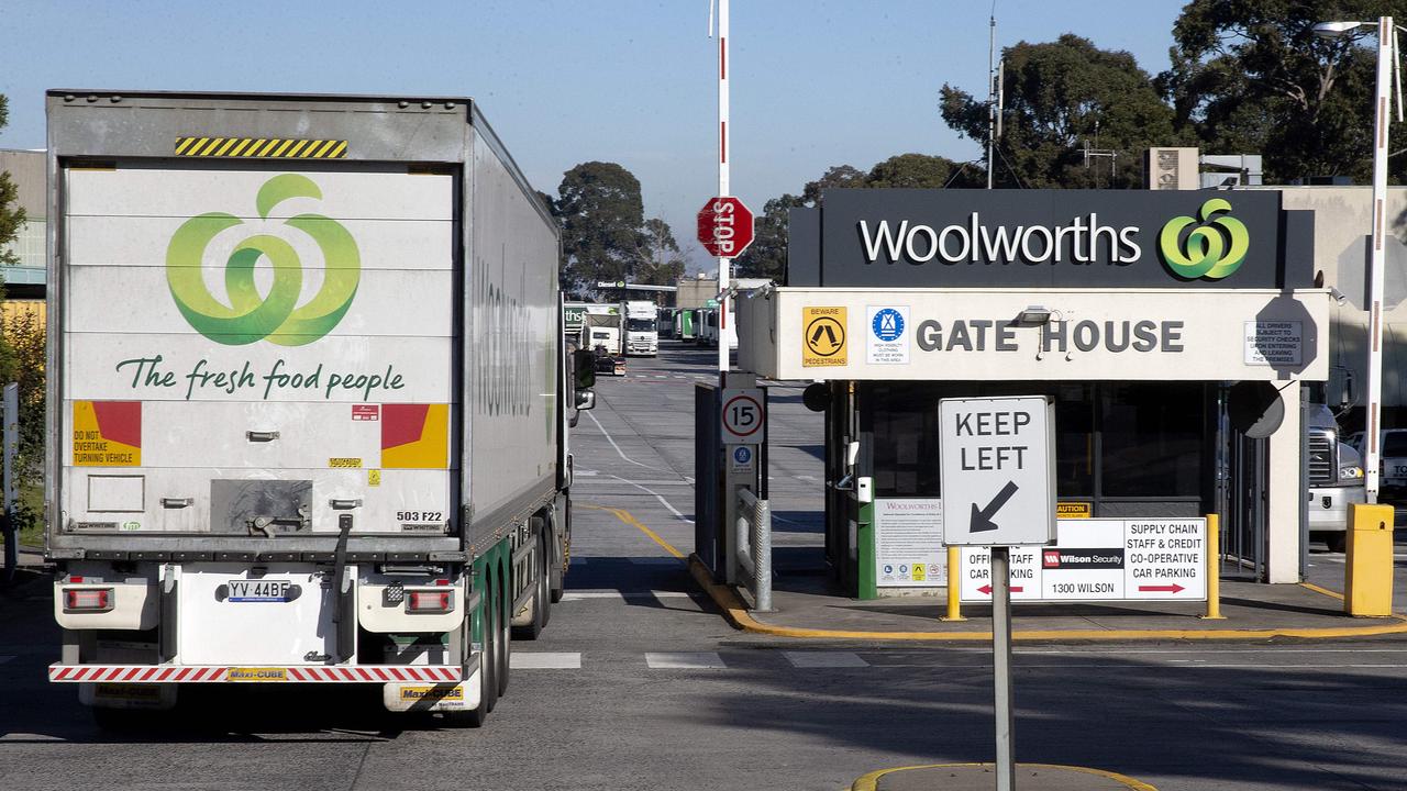 Woolworths has been forced to reduce its workforce at Victorian distribution centres due to coronavirus restrictions. Picture: NCA NewsWire / David Geraghty
