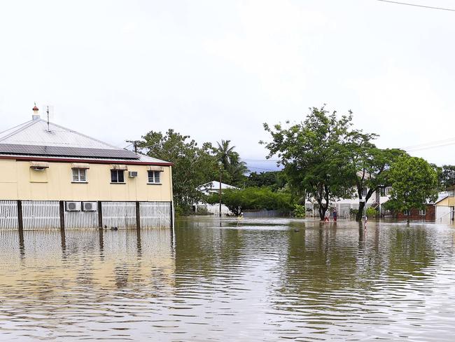 INGHAM, AUSTRALIA NewsWire Photos FEBRUARY 5, 2025 Premier of Queensland David Crisafulli  tours  flood water in Ingham Picture: NewsWire/ Adam Head