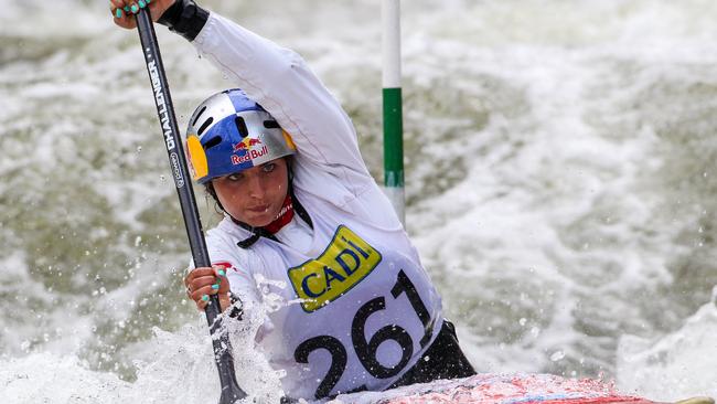 Jessica Fox races in the C1W final at the fourth ICF canoe slalom World Cup in Spain. (Balint Vekassy, ICF)