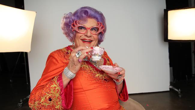 *****IMPORTANT*********PLEASE CHECK BEFORE USING THESE PICTURESSYDNEY ADVERTISING AND MARKETING SHOOT WITH DAME EDNA EVERIDGE, BARRY HUMPHRIES AND LES PATTERSON.PICTURE: SAM RUTTYN