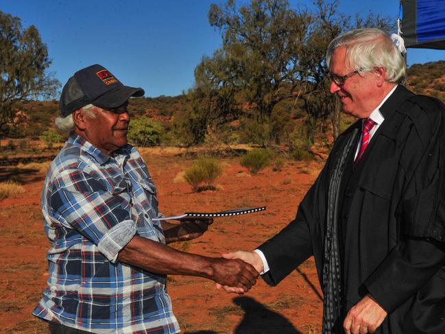 Peter Kenny shaking hands with Justice Reeves. Picture: SATRIA DYER-DARMAWAN