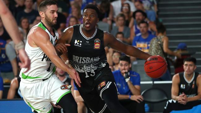 Lamar Patterson of the Bullets drives past Adam Gibson of the Phoenix on Saturday night. Picture: Getty Images