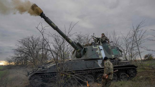 Ukrainian artillery unit members fire towards Kherson on October 28, outside of Kherson region.