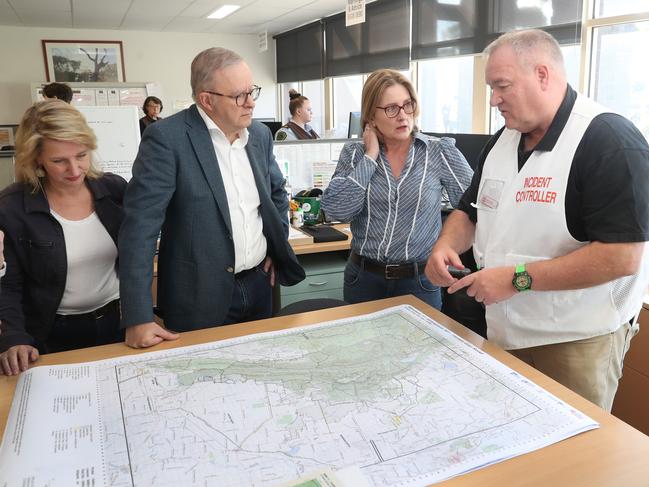 Prime Minister Anthony Albanese and Premier Jacinta Allan at the Horsham Incident Control Centre. Picture: David Crosling