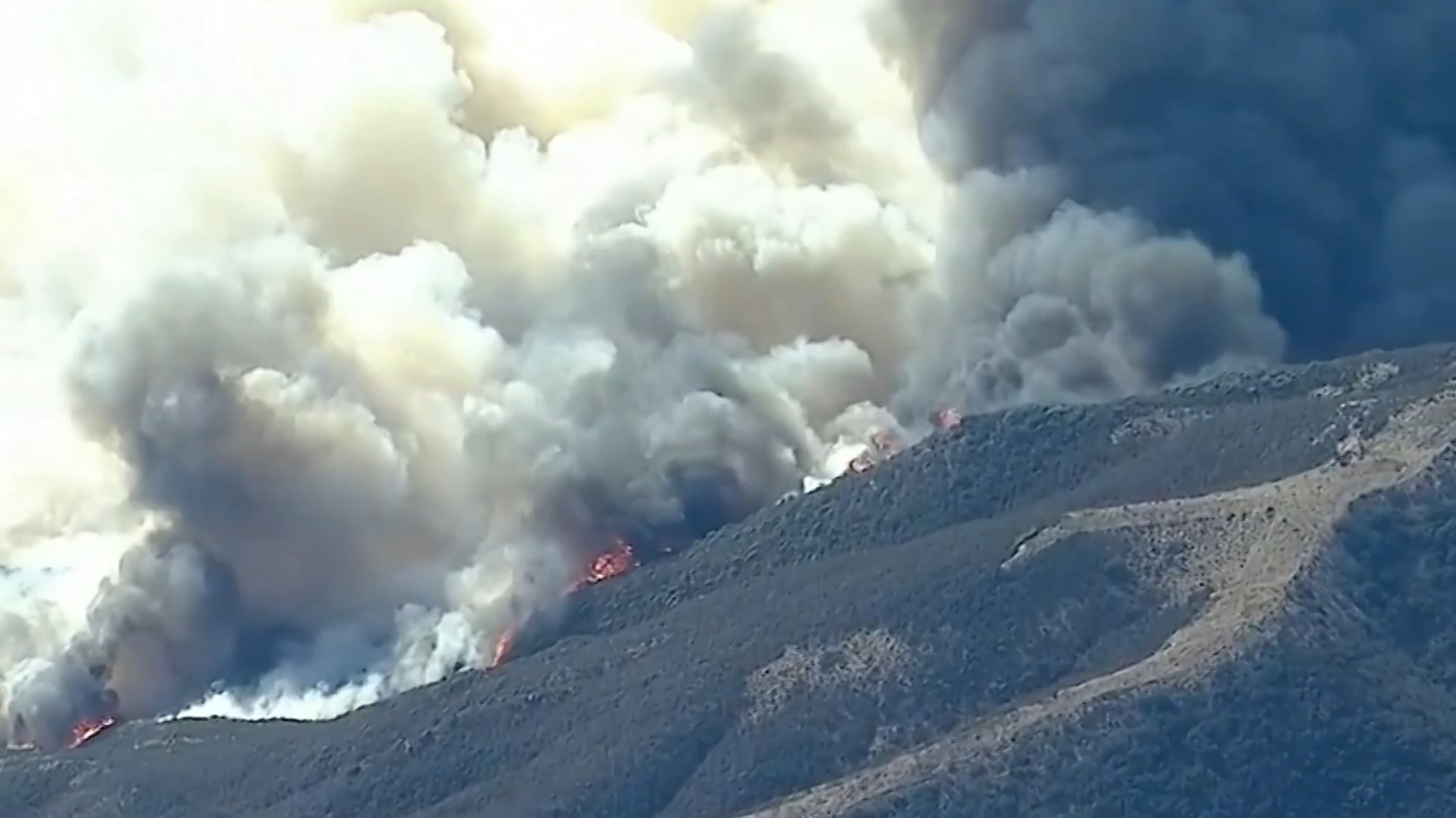 Evacuations ordered in LA for huge blaze