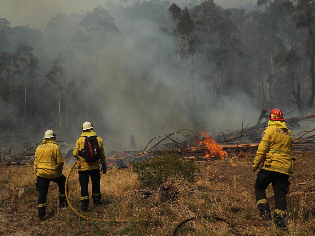 NSW Bushfires: Lithgow fires come within 8m of homes in Cobar Park ...