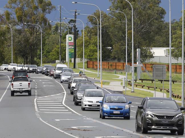 Slow moving traffic along the Gold Coast Highway near Oxenford, Gold Coast, Saturday, January 18, 2020. Most of the inland roads in and around the area was in a stand still after the M1 was closed for several hours in the morning due to flash flooding at Exit 57 when a severe thunder storm swept the Coast during the early hours of the day, dumping 128mm of rain in an hour. (AAP Image/Regi Varghese)